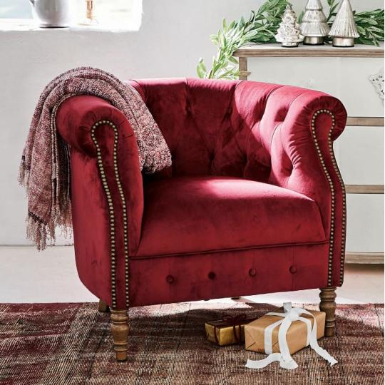 designove klubove kreslo tuzene cervene zamatove chesterfield carpicove kreslo elegantne obcianske vila zamok obyvackovy nabytok zariadenie.jpg